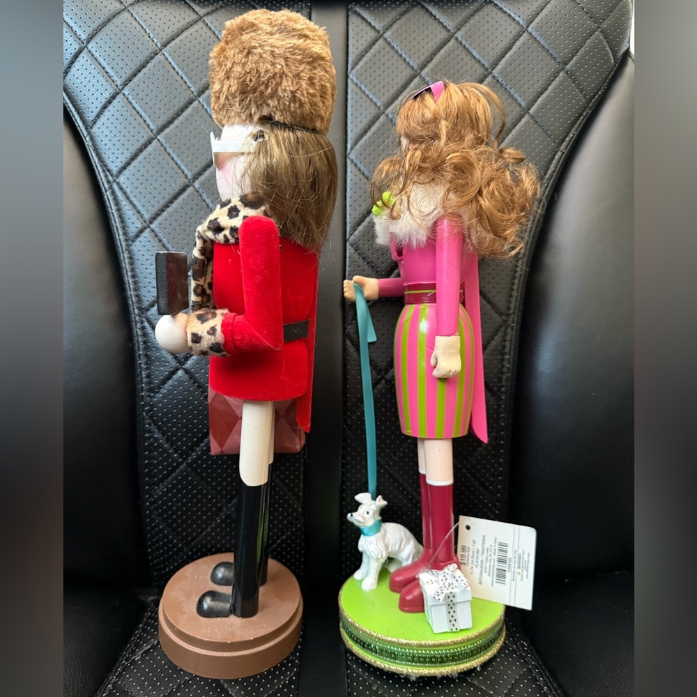 Fashionable Female Shopper Nutcrackers with Accessories - Picture 3 of 6